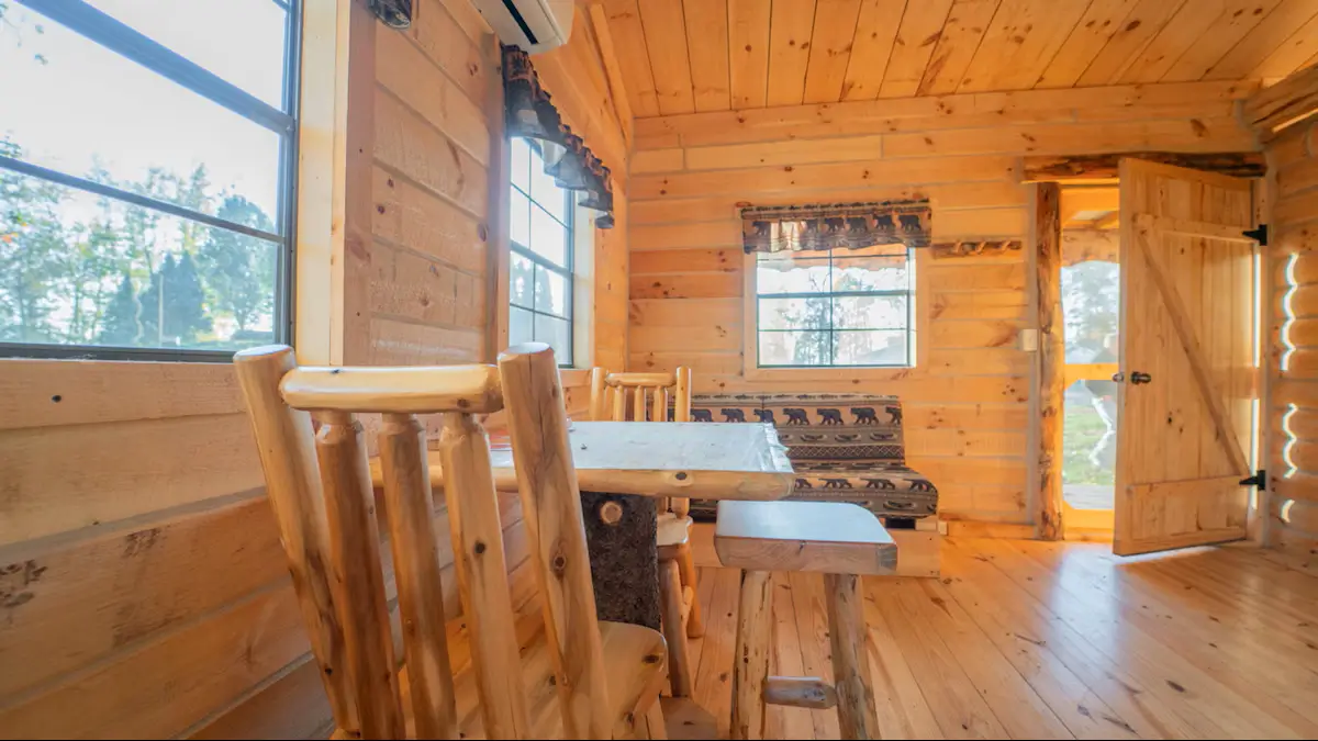 Cabin interior detail at Avanti The Bear Den